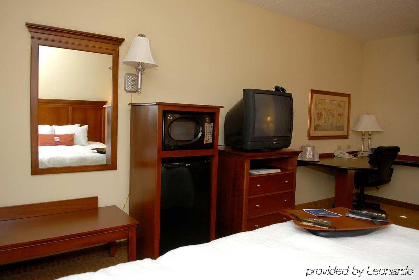 Hampton Inn & Suites Frederick/Fort Detrick Pokoj fotografie